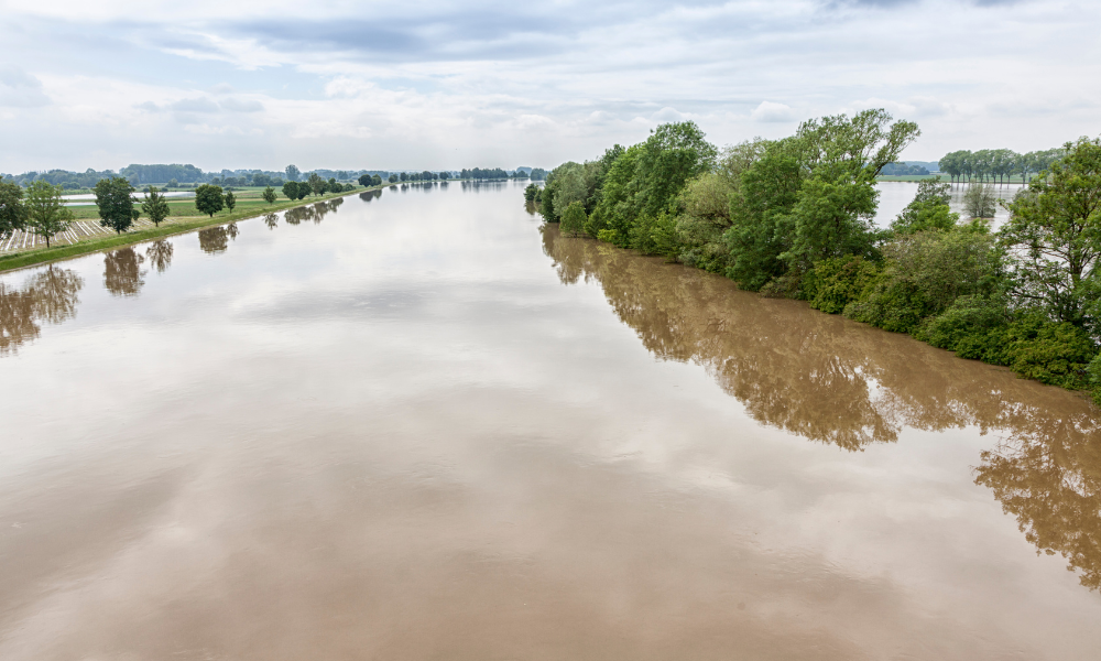Avertizare de inundații pe 14 bazine hidrografice din România