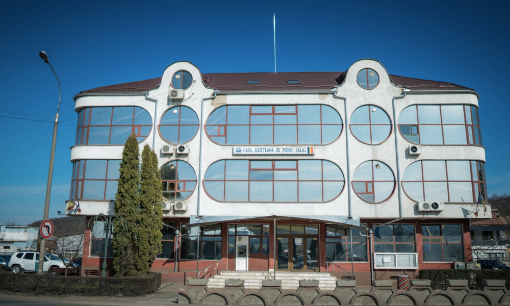 Angajații Casei de Pensii Sălaj protestează
