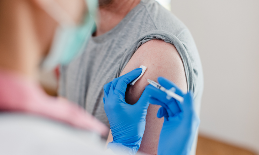 Vaccinarea antigripală începe pe 15 octombrie