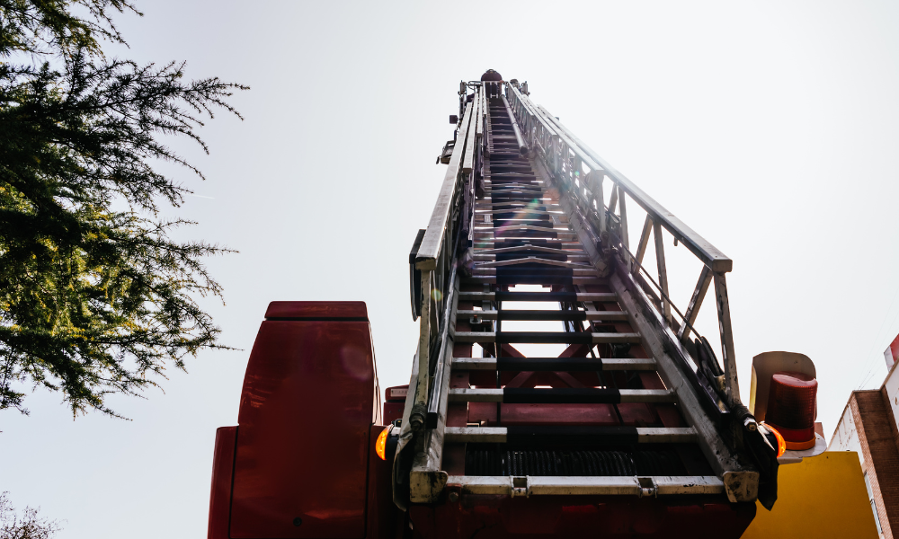 Explozie urmată de incendiu într-un apartament din Zalău