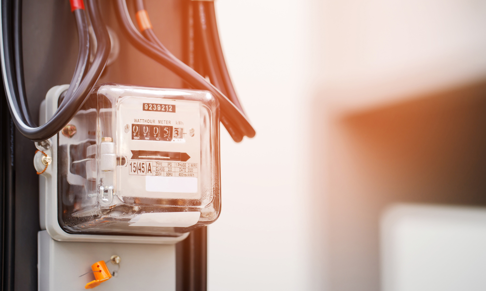 Energia electrică s-a scumpit cu aproape 57% într-un an