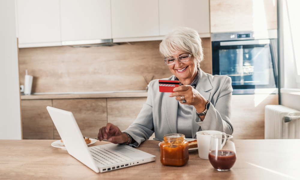 Peste 404.000 de români beneficiau de pensii și indemnizații speciale