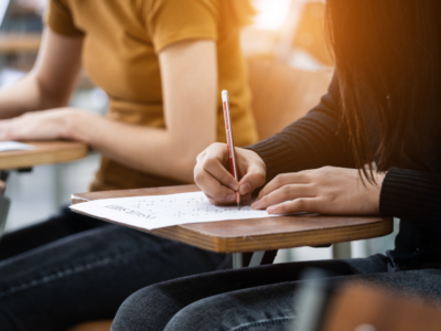 Elevii de clasa a VIII-a susțin proba la Limba Română