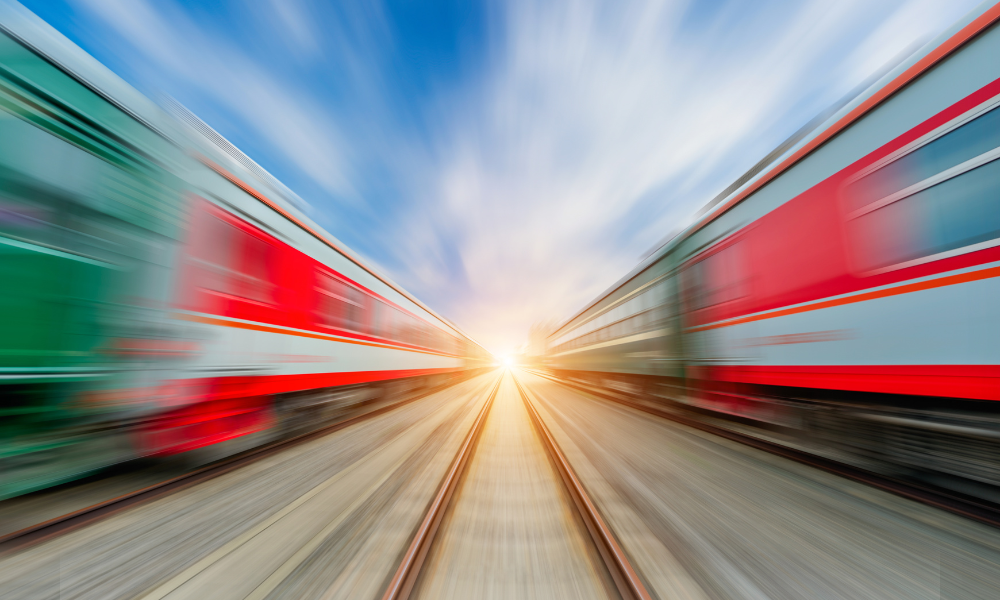 Întârzieri mari la trenuri din cauza codului roșu de caniculă