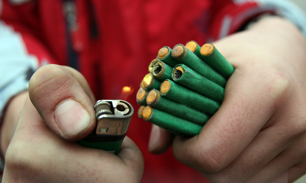 Interzicerea petardelor clasice în România