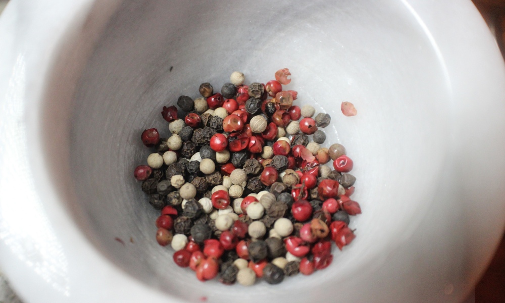 Lot de piper mozaic boabe retras din magazinele Auchan