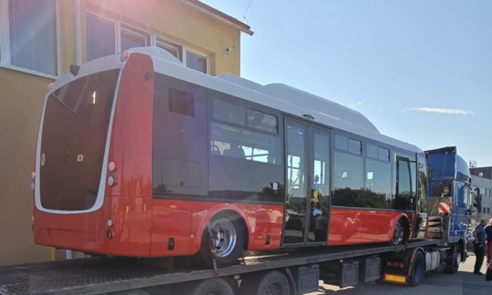 Primul din cele 20 de autobuze electrice noi a plecat spre Zalău