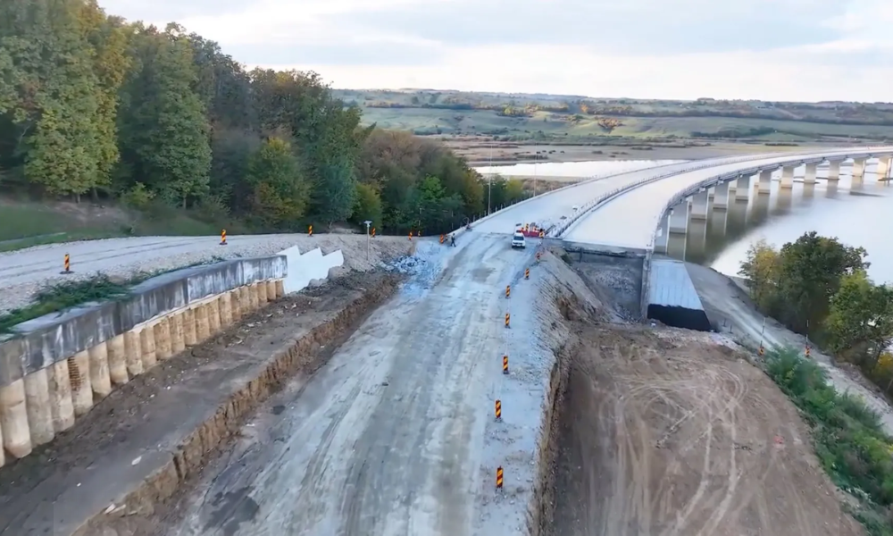 Autostrada Transilvania: au început lucrările la montarea grinzilor pe lotul Chiribiș–Biharia