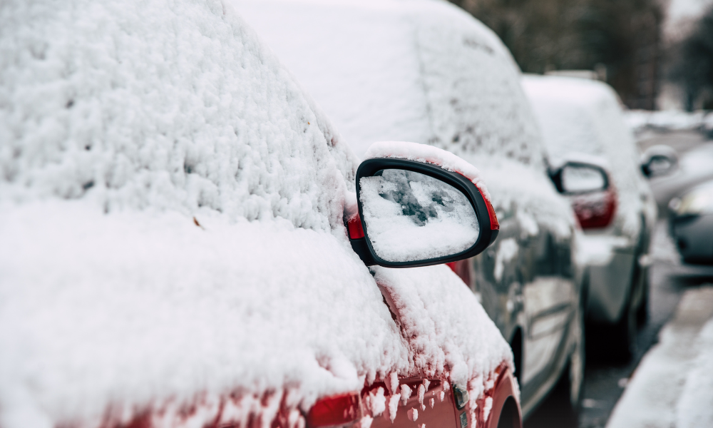 ANM avertizează: ninsori, polei și viscol în următoarele zile