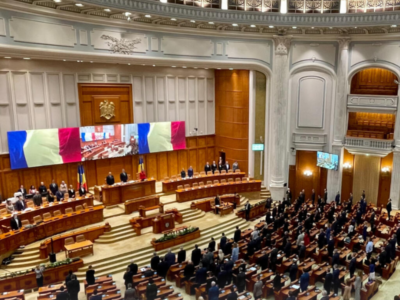 Parlamentul votează moțiunea de cenzură