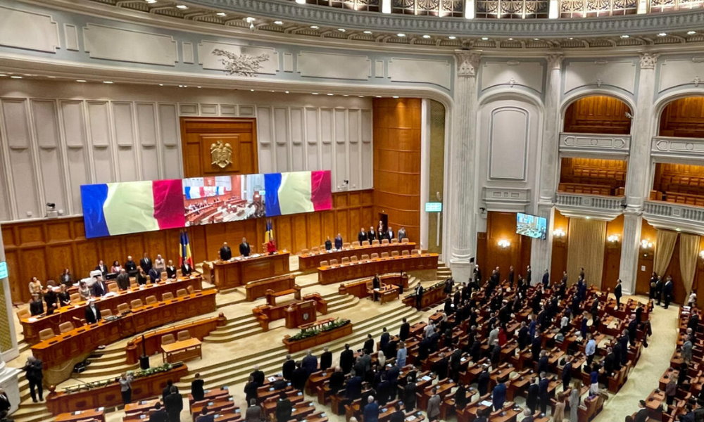 Parlamentul reia activitatea după Paște