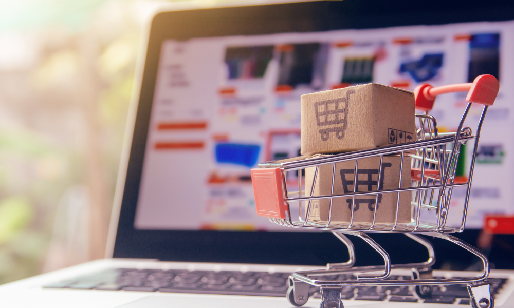 în România: aproape 75% dintre utilizatorii de internet cumpără online.
