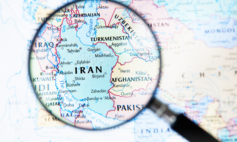 Iranul limitează traficul prin Strâmtoarea Ormuz