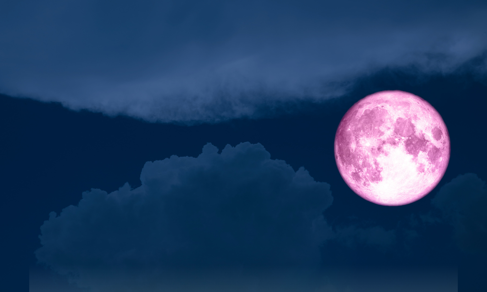 „Luna Roz” luminează cerul de primăvară: fenomen spectaculos