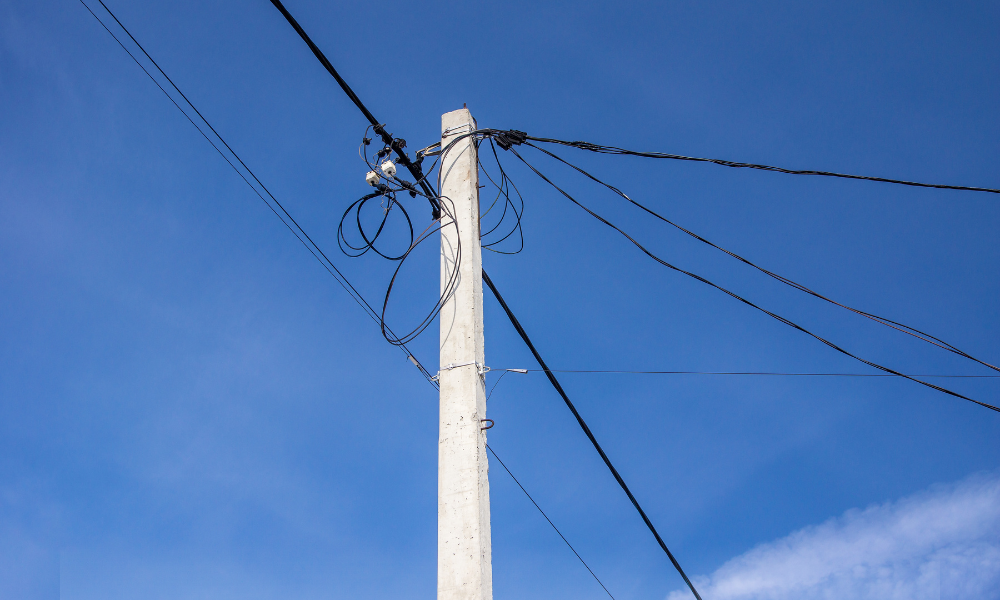 Zalăul introduce reguli pentru mutarea cablurilor în subteran. Operatorii vor plăti tarife pentru acces și vor respecta condiții stricte de utilizare.